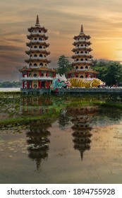 Beautiful Sunset Light At The Dragon And Tiger Pagodas Temple,  Located At Lotus Lake In Zuoying District, Kaohsiung, Taiwan