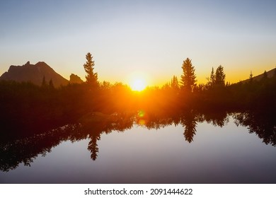 Beautiful Sunset Over Mountain Lake Ergaki Stock Photo 2091444622 ...