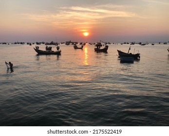 Beautiful Sunset Pictures From A Small Beach Town In Vietnam 