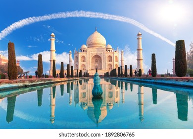 Beautiful Taj Mahal, Agra, Uttar Pradesh, India