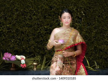 Thai Women Dress Images Stock Photos Vectors Shutterstock