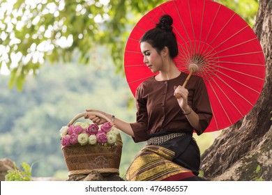 Beautiful Thai lady in Thai traditional costume