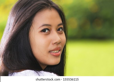 https://image.shutterstock.com/image-photo/beautiful-thai-woman-260nw-155536115.jpg