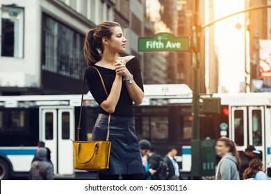 Beautiful Tourist Girl Traveling And Enjoing Busy City Life Of New York City. Lifestyle Shoot Of Travel Blogger Girl On City Street.