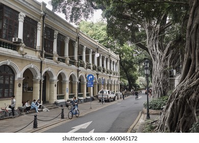 Beautiful Typical Street Scene People Old Stock Photo 660045172 ...