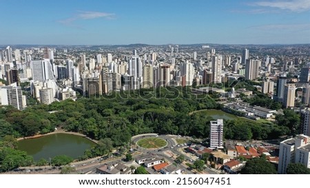 Beautiful view of Bosque dos Buritis park withbusy streets and residential buildings. Goiania, Goias, Brazil  Foto stock © 