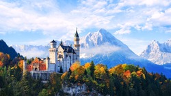 德国巴伐利亚阿尔卑斯山新天鹅堡的美丽景色。