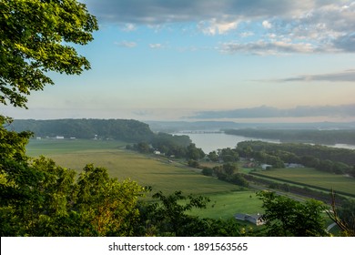 Beautiful View Out Over The Mississippi River From Bellevue State Park, Iowa.