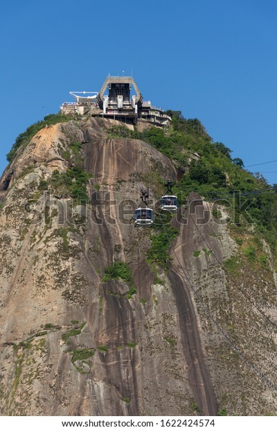Beautiful view to Sugar Loaf Mountain cable cars on\
sunny day