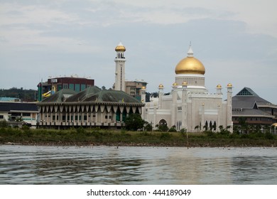 Beautiful View of Sultan Omar Ali Saifudding Mosque, Bandar Seri Begawan, Brunei