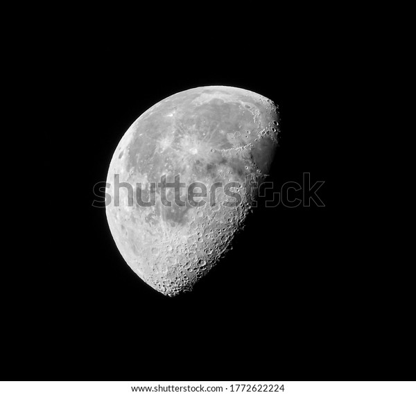beautiful waning gibbous\
phase of moon