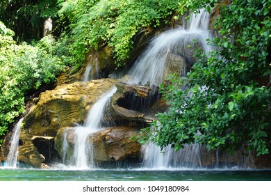 Pha Dok Siew Waterfall Deep Forest Stock Photo 553585522 | Shutterstock