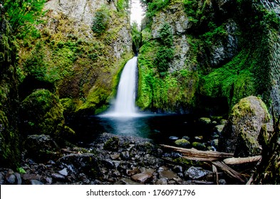 A beautiful waterfall in Oregon 