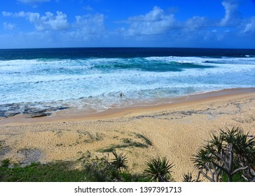 Beautiful Weather At Buddina Beach Along Pacific Boulevard (Sunshine Coast, Queensland, Australia). Buddina Beach From Point Cartwright Lookout. 