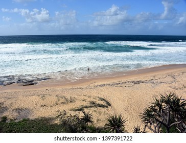 Beautiful Weather At Buddina Beach Along Pacific Boulevard (Sunshine Coast, Queensland, Australia). Buddina Beach From Point Cartwright Lookout. 