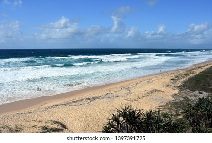 Beautiful Weather At Buddina Beach Along Pacific Boulevard (Sunshine Coast, Queensland, Australia). Buddina Beach From Point Cartwright Lookout. 