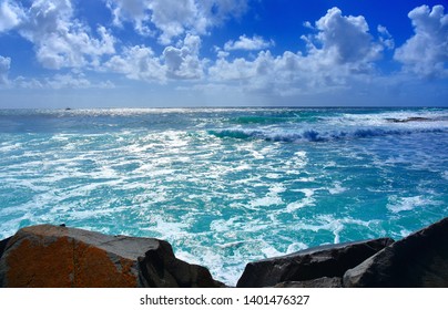 Beautiful Weather At Buddina Beach Along Pacific Boulevard (Sunshine Coast, Queensland, Australia). View From The Breakwall.