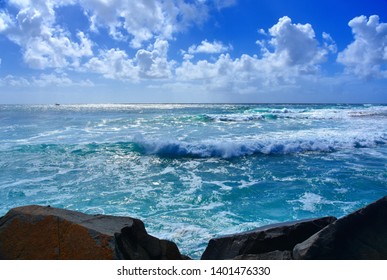 Beautiful Weather At Buddina Beach Along Pacific Boulevard (Sunshine Coast, Queensland, Australia). View From The Breakwall.