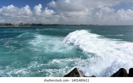 Beautiful Weather At Buddina Beach Along Pacific Boulevard (Sunshine Coast, Queensland, Australia). Big Waves. Mooloolaba In The Background.