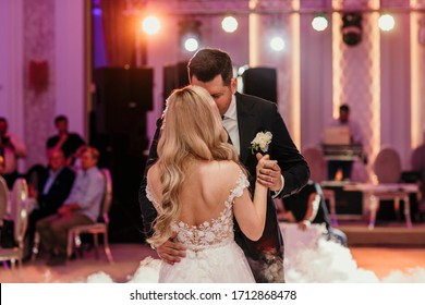 Beautiful wedding couple dancing on their wedding. beautiful blonde girl and handsome groom