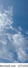 Beautiful White Clouds On Deep Blue Sky Background. Elegant Blue Sky Picture In Daylight. Large Bright Soft Fluffy Clouds Are Cover The Entire Blue Sky. Cumulus Clouds In Clear Blue Sky. No Focus