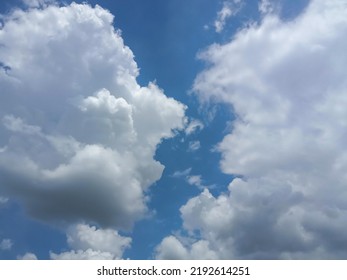 Beautiful White Clouds On Deep Blue Sky Background. Elegant Blue Sky Picture In Daylight. Large Bright Soft Fluffy Clouds Are Cover The Entire Blue Sky. Cumulus Clouds Against Blue Sky. No Focus