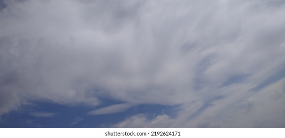 Beautiful White Clouds On Deep Blue Sky Background. Elegant Blue Sky Picture In Daylight. Large Bright Soft Fluffy Clouds Are Cover The Entire Blue Sky. Cumulus Clouds Against Blue Sky. No Focus