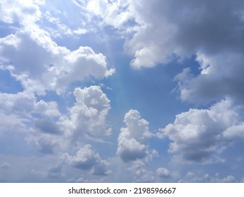 Beautiful White Clouds On Deep Blue Sky Background. Elegant Blue Sky Picture In Daylight. Large Bright Soft Fluffy Clouds Are Cover The Entire Blue Sky. Cumulus Clouds Against Blue Sky. No Focus