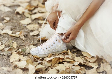 bride with converse