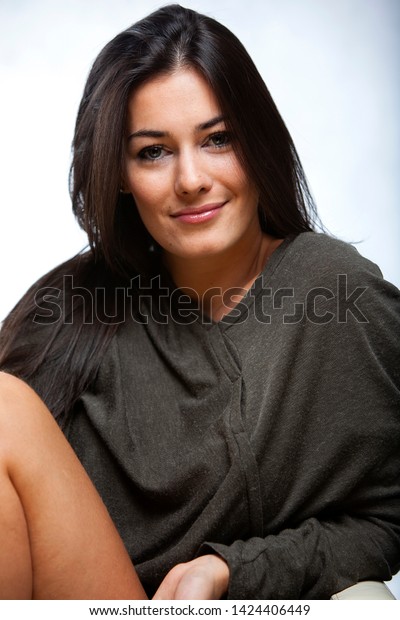 https://image.shutterstock.com/image-photo/beautiful-woman-brazilian-model-on-600w-1424406449.jpg