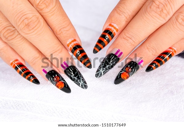 Beautiful Woman Fingernail Black Orange Color Stockfoto Jetzt Bearbeiten 1510177649