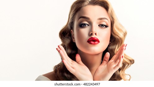 Beautiful Woman  Looks Like A Star Of A Retro Movie . Vintage Pin-up   Girl  Send Air  Kiss . Model With  Curly Hair And Bright Makeup With Red Lips. Hairstyle After Salon And Beauty Face . 