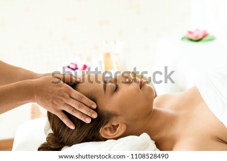 Similar – Foto Bild Frau erhält Kopfmassage im Spa-Wellnesszentrum.