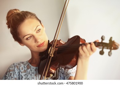 バイオリン 女性 の画像 写真素材 ベクター画像 Shutterstock