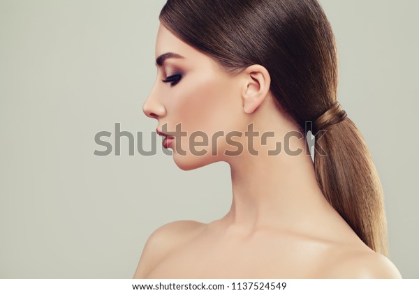 Schönes Frauenporträt Mädchen Mit Gesunder Haut Stockfoto 1137524549 Shutterstock