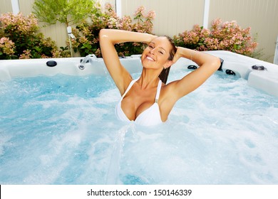 Girls in hot tub hot Emily Ratajkowski