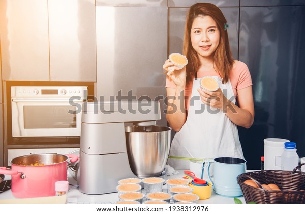 Beautiful woman show bakery cake holding on\
hands at homemade
