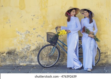 Beautiful woman with vintage style l,Beautiful woman with Vietnam culture traditional,Hoi an,Life of Vietnamese 