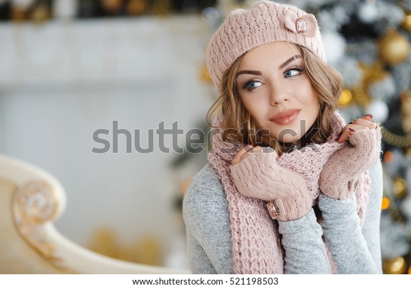 Woman Warm On Stock-foto (rediger nu)