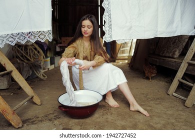 Beautiful Woman Washing Tradițional Handmade Clothes