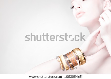 beautiful woman wearing jewelry, very clean image with copy space