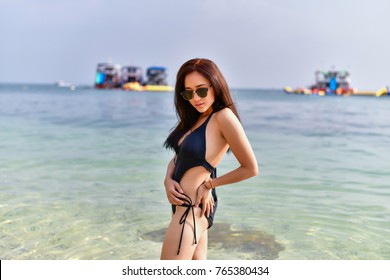 海 水着 日本人 の写真素材 画像 写真 Shutterstock