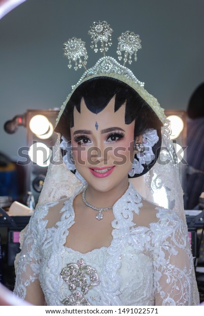 javanese wedding outfit