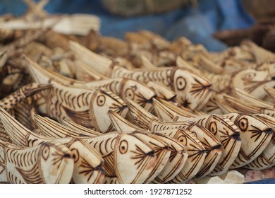 Beautiful Woodensculpture Of Fish In Chitrakoot Waterfall Bastar District Of Chhattisgarh