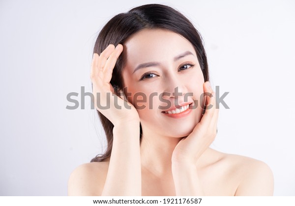 Beautiful Xing Woman Fresh Skin Smiling Stock Photo 1921176587 ...