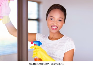 2,285 Black woman cleaning window Images, Stock Photos & Vectors ...