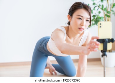 自撮り 女性 High Res Stock Images Shutterstock