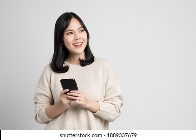 146,419 Asian looking at phone Images, Stock Photos & Vectors ...