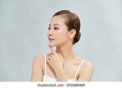 https://image.shutterstock.com/image-photo/beautiful-young-asian-woman-showing-260nw-1920680489.jpg