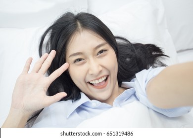 1 659 Asian Selfie Bedroom Images Stock Photos Vectors Shutterstock   Beautiful Young Asian Woman Using 260nw 651319486 